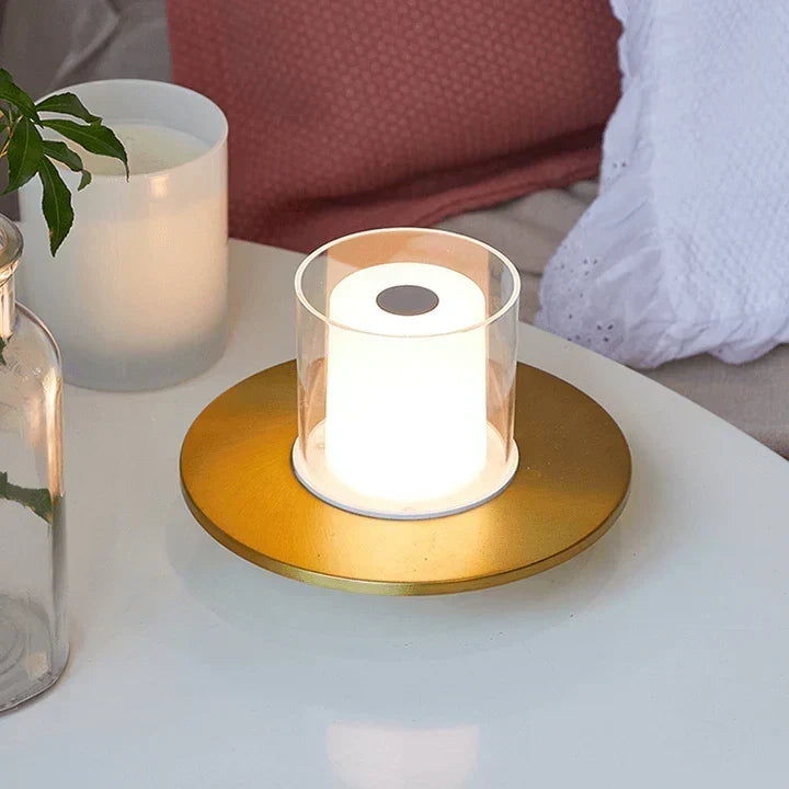 Moderne ledtafellamp met inductieve aanraakbediening en warm kaarslicht