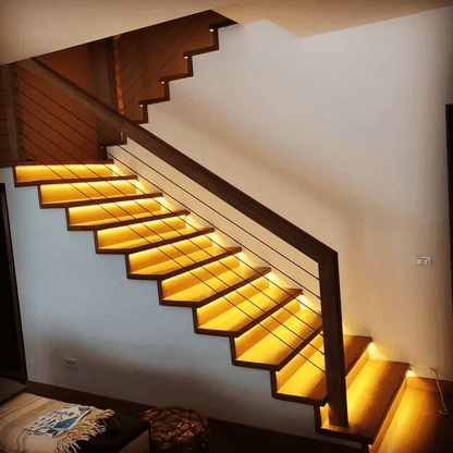 Moderne LED-Wandleuchte mit Bewegungssensor und warmweißer Beleuchtung