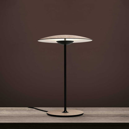 Moderne metalbordlampe med integreret LED-belysning