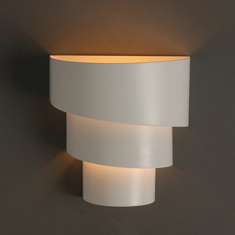 Moderne weiße LED-Wandleuchte mit diffusem Licht und minimalistischem Design