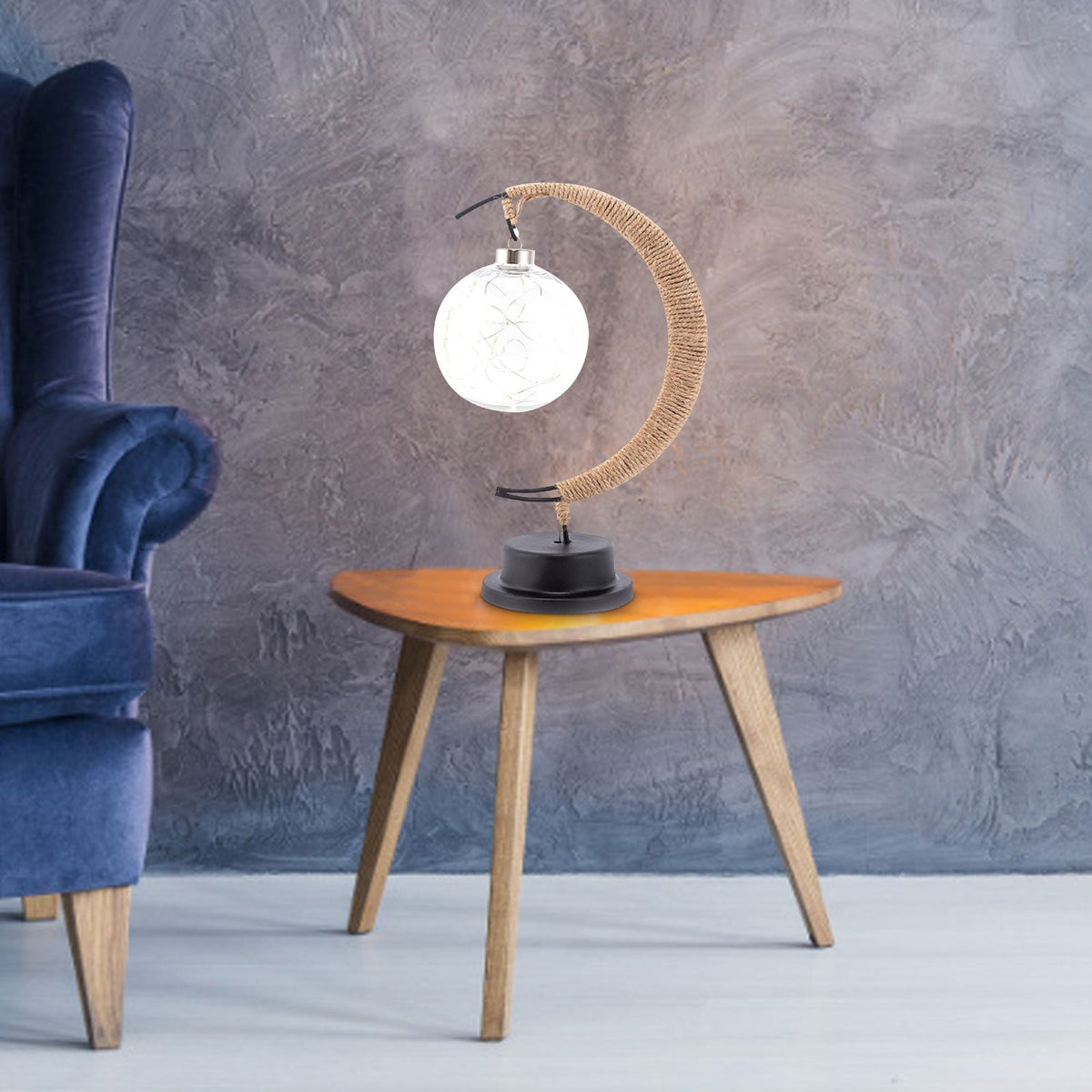 Maan-geïnspireerde tafellamp met warm licht en draadloos ontwerp op batterijen