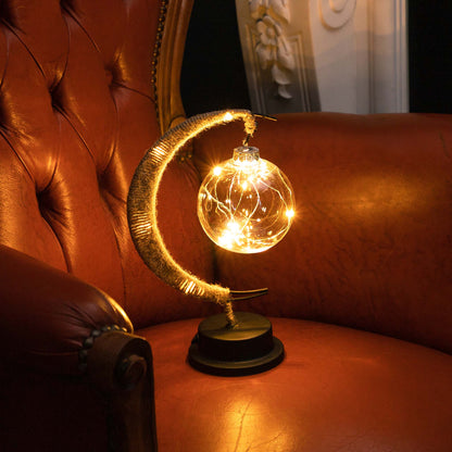 Maan-geïnspireerde tafellamp met warm licht en draadloos ontwerp op batterijen
