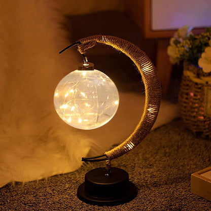 Maan-geïnspireerde tafellamp met warm licht en draadloos ontwerp op batterijen
