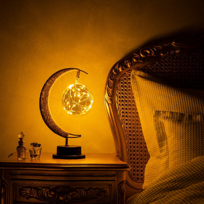 Maan-geïnspireerde tafellamp met warm licht en draadloos ontwerp op batterijen