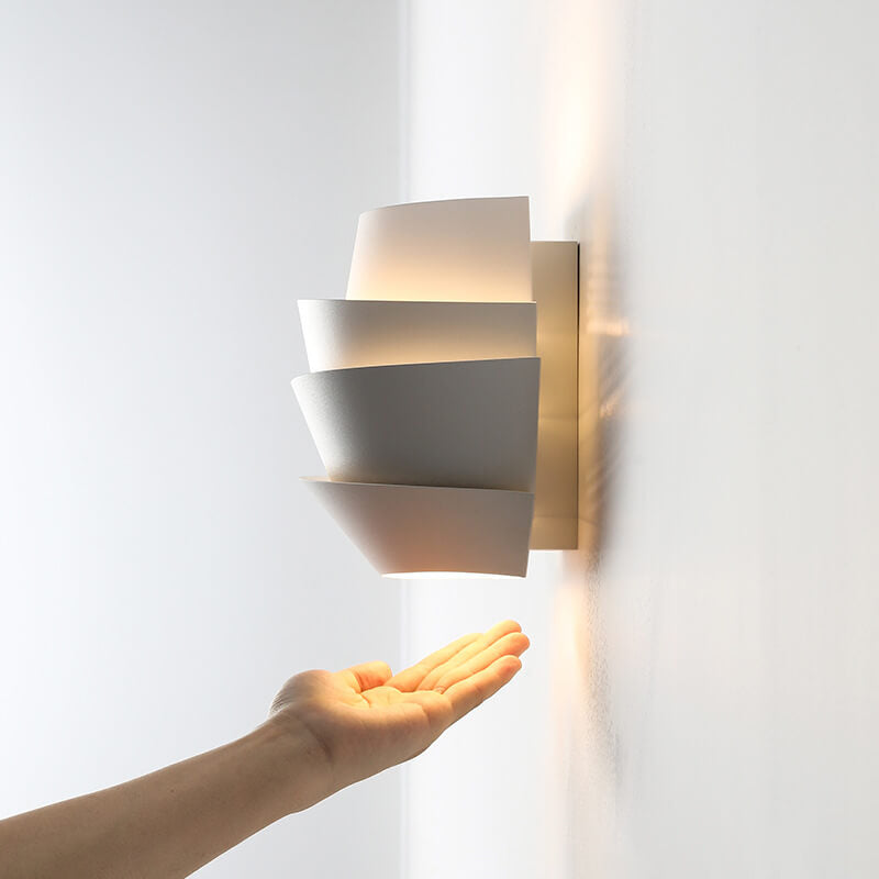 NordGlow dobbelt væglampe – moderne skandinavisk jernlampe