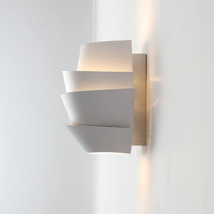NordGlow dobbelt væglampe – moderne skandinavisk jernlampe