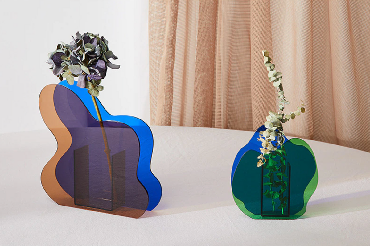 Prismatic Acrylic Vase with Abstract Geometric Design for Desktop Decor