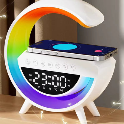 4-in-1 Smart Wecker mit Stimmungslicht, Lautsprecher und kabellosem Ladegerät