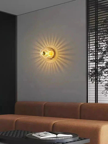 Skandinavische Bauhaus-Wandleuchte mit Glasschirm und modernem minimalistischen Design