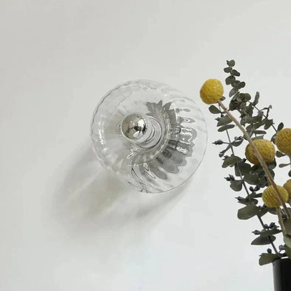 Skandinavische Bauhaus-Wandleuchte mit Glasschirm und modernem minimalistischen Design