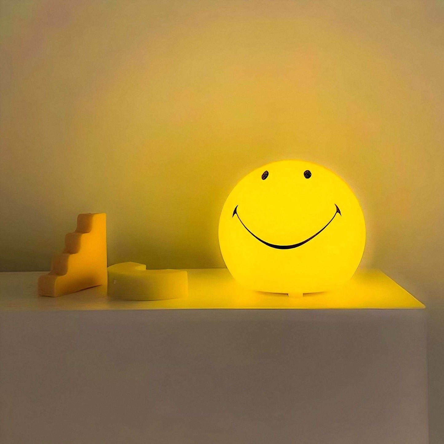 SmileyGlow ściemniana lampa nocna LED z ciepłym światłem ambientowym