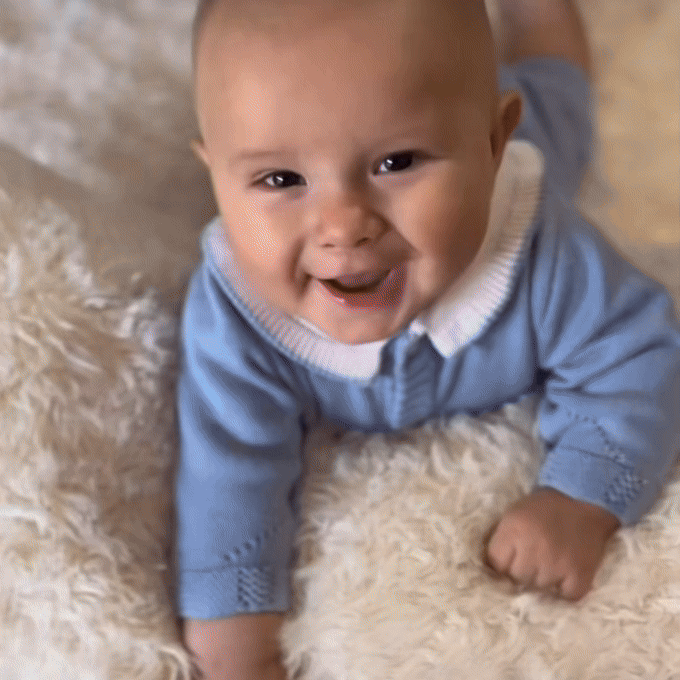 SnuggleBuddy peek a boo bjørn interaktivt talende plysdyr til babyer og småbørn