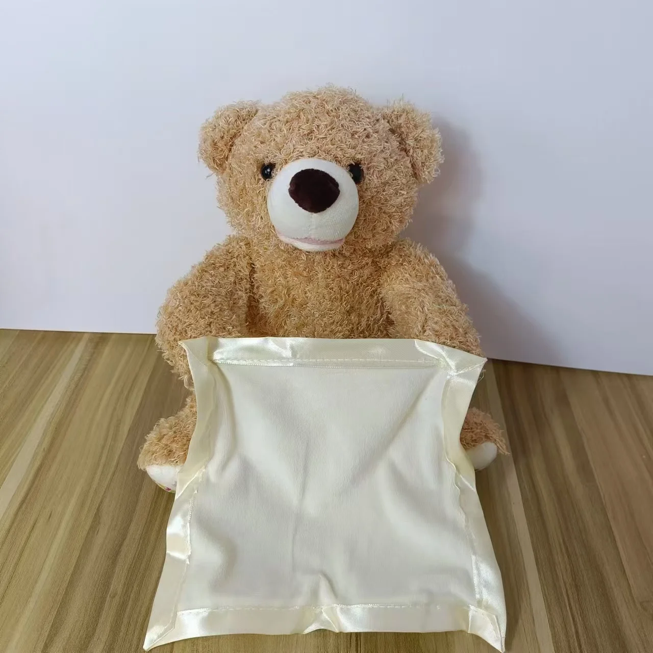SnuggleBuddy peek a boo bjørn interaktivt talende plysdyr til babyer og småbørn
