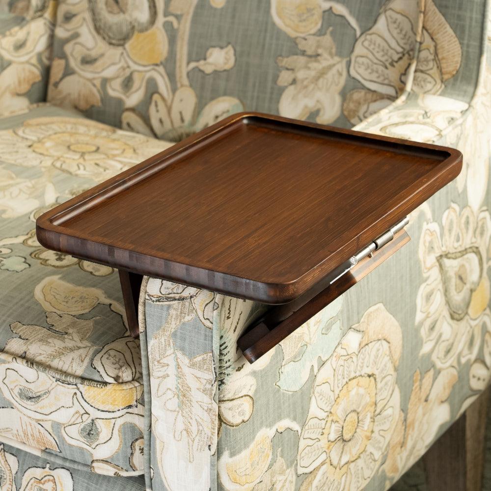 SofaMate verstelbare sofa armleuning tafel voor drankjes en essentials
