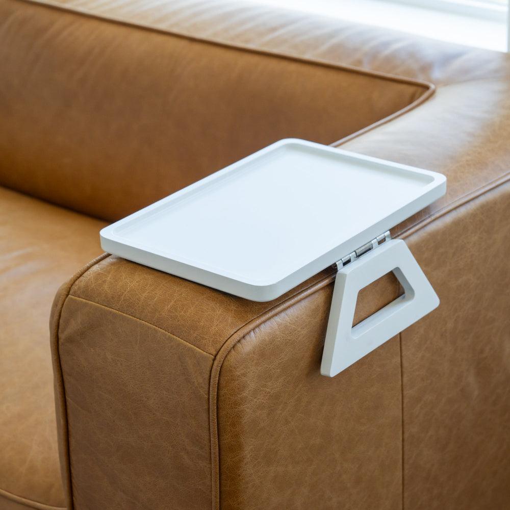 SofaMate verstelbare sofa armleuning tafel voor drankjes en essentials