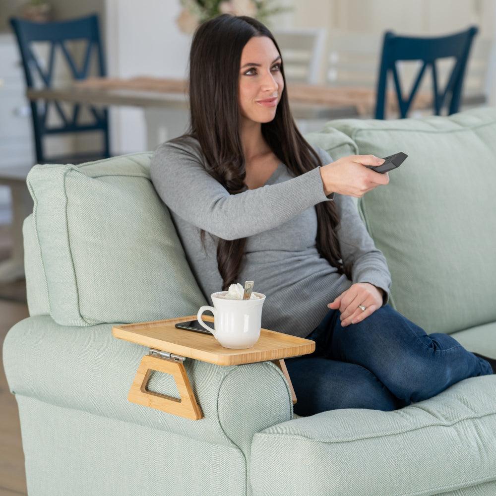 SofaMate verstelbare sofa armleuning tafel voor drankjes en essentials