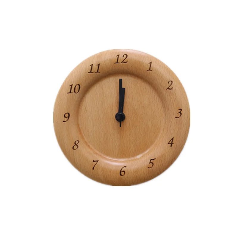 Wekker van massief beukenhout met analoge wijzerplaat en stil uurwerk