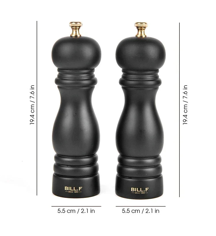 Sæt med peber- og saltkværn i massivt hårdttræ med glat, poleret overflade