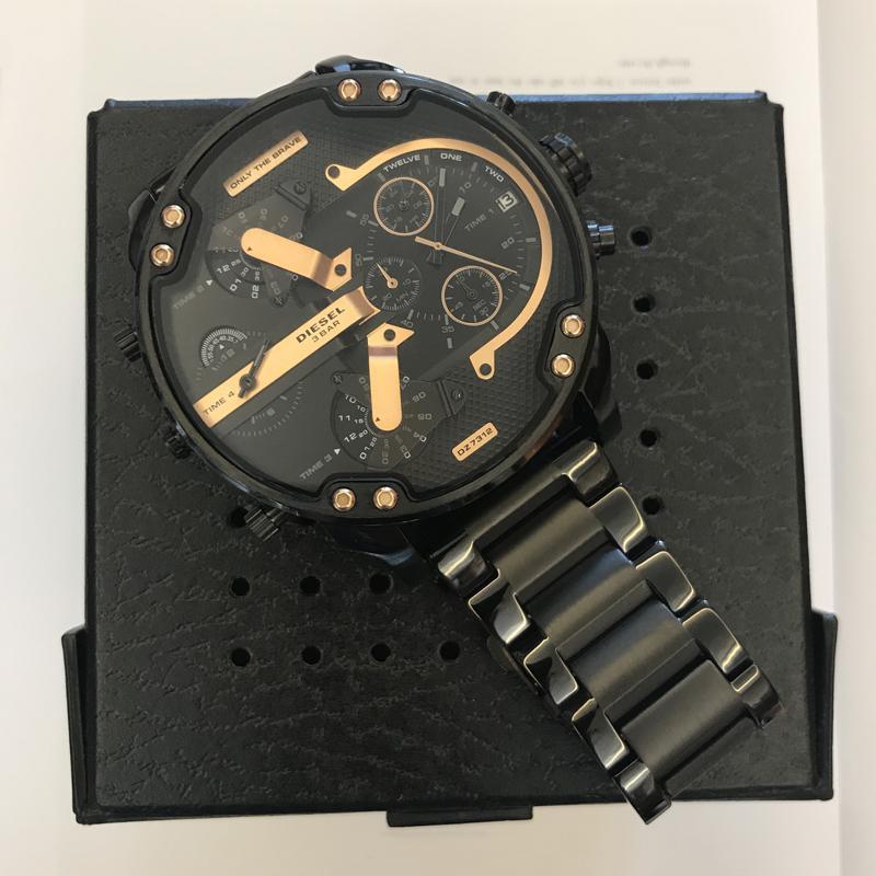 Stainless Steel Chronograph Quartz Watch Elegant Men’s Luxury Timepiece