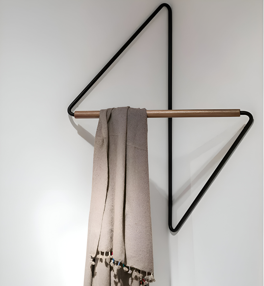 Triad Geometrischer Garderobenständer mit multifunktionalem Stauraum