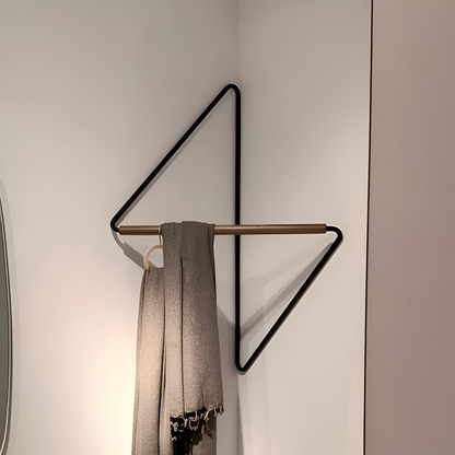 Triad Geometrischer Garderobenständer mit multifunktionalem Stauraum