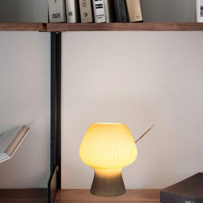 Vintage sengelampe med ribbet glass, svampeformet LED-lys