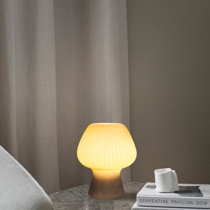 Vintage sengelampe med ribbet glass, svampeformet LED-lys