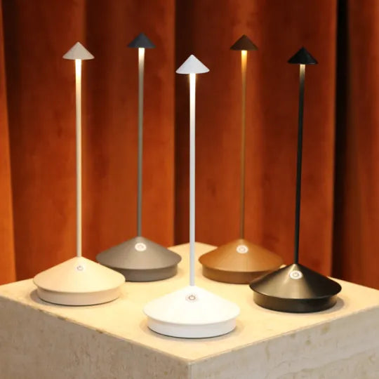 Bezprzewodowa lampa stołowa LED z akumulatorem i nowoczesnym designem  