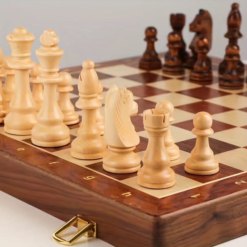 Houten schaakspel met opvouwbaar bord en handgemaakte stukken voor klassiek toernooispel