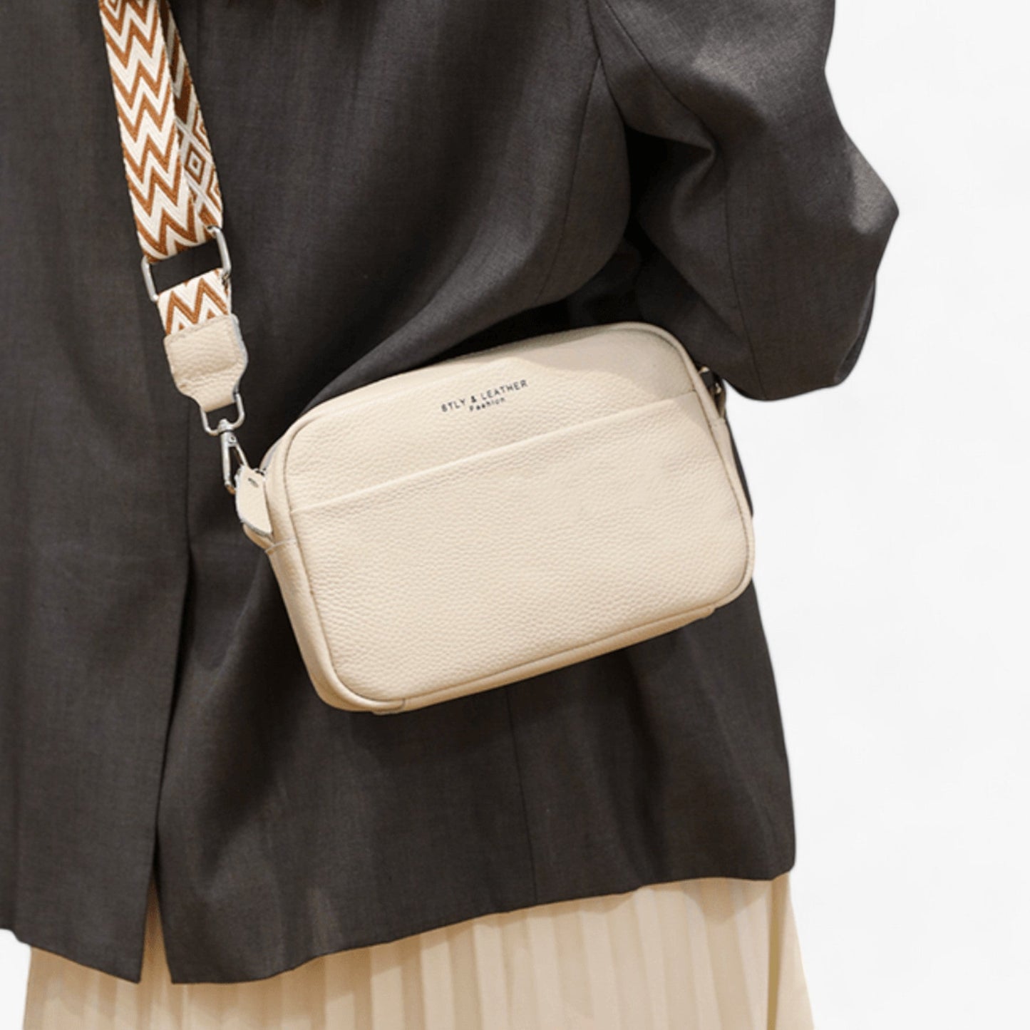 Elegant læder crossbody taske til kvinder med kompakt design